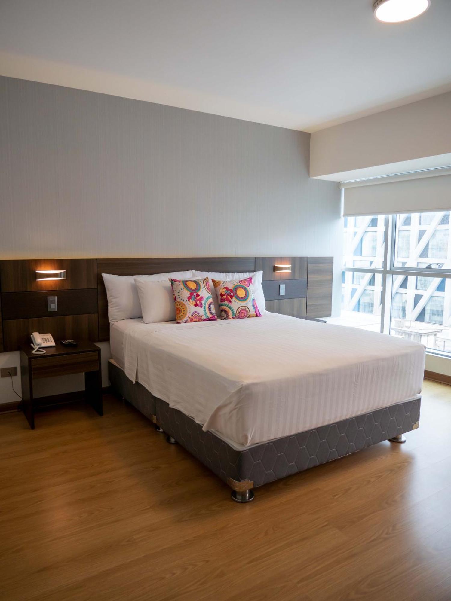 Hotel Britania Crystal Collection Lima Exterior photo